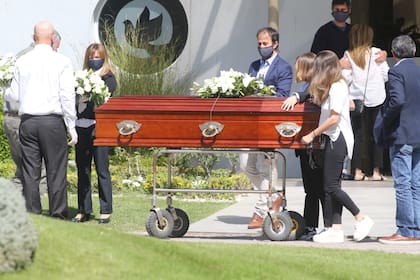 Sus hijos y su hermana fueron los únicos que pudieron despedir a la diseñadora