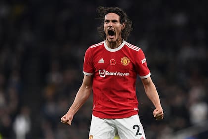 El último club de Edinson Cavani fue Manchester United; ahora, es jugador libre