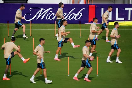 El último entrenamiento de la selección argentina antes del debut dejó varias certezas
