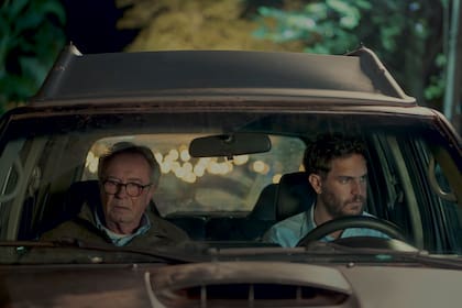 Oscar Martínez y Matías Mayer, en una escena de la película