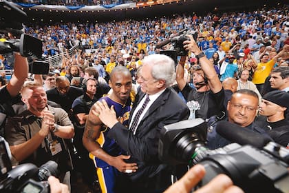 Phil Jackson, el entrenador más ganador en la historia de la NBA, y Kobe Bryant, la sociedad de los cinco títulos