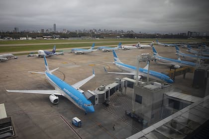 El último paro en Ezeiza y Aeroparque afectó a más de 37.000 pasajeros y a 319 vuelos.