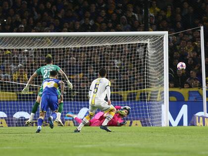 El último penal atajado por Agustín Rossi a Gaspar Servio, su colega de Rosario Central