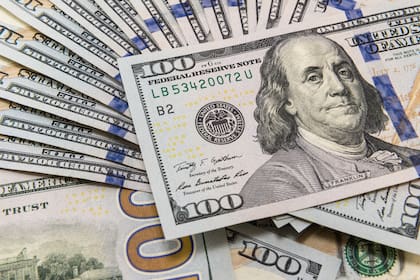 El último recorte de la tasa de Lebacs impulsó las últimas alzas en la cotización, y a eso se le sumó la suba de tasas de interés de los Estados Unidos y la sequía en época de cosecha agregó presión cambiaria al mercado.