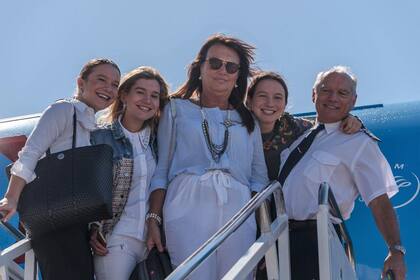 El último vuelo de Perrotta fue en febrero de 2018, el piloto viajó a Viedma con su señora, Olga Cappella y sus hijas Carolina, Florencia y Agustina