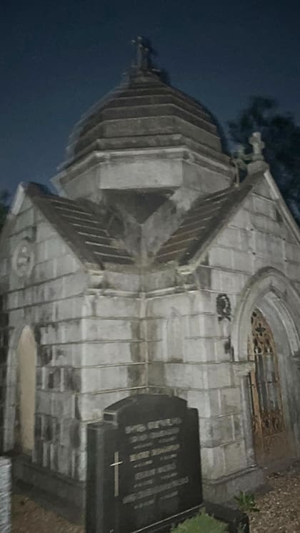El único mausoleo que yace ahí fue fundado en 1820 como una capilla protestante, con la consolidación del cementerio