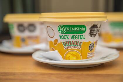 El untable de cheddar: producto untable a base de aceite de coco y almendra. Sabor cheddar. Libre de gluten.