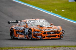 El uruguayo Mauricio Lambiris, que largó segundo, se quedó con la victoria en Termas de Río Hondo, por la quinta fecha del TC