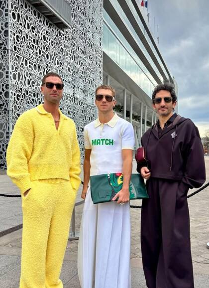 El uruguayo Nico Furtado junto a los argentinos Franco Masini y Juan MInujín en el desfile de Lacoste