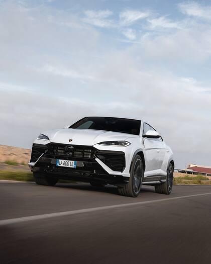 El Urus SE presenta un motor V8 biturbo de 4.0 litros y un motor eléctrico avanzado; el valor de este auto es de aproximadamente US$241.843