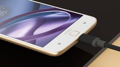 El USB-C habilita la posibilidad de enviar más energía por el cable USB que en un microUSB