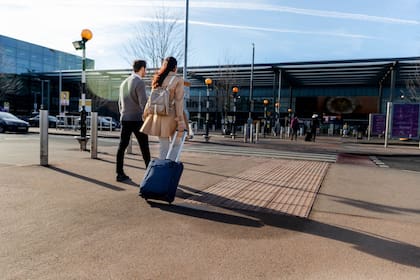 El Uscis advirtió que las ausencias prolongadas de EE.UU. pueden poner en riesgo el estatus