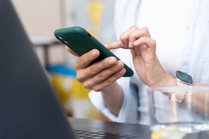 El Uscis advirtió que revisará más minuciosamente los perfiles de redes sociales de solicitantes en busca de contenido antiestadounidense