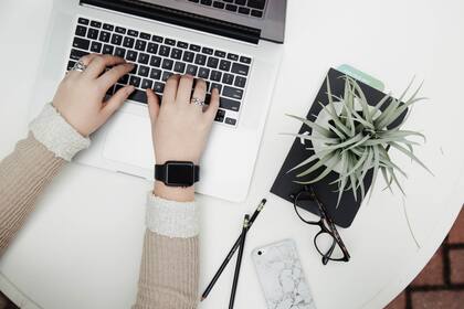 El Uscis anunció el mantenimiento de su sistema; algunos servicios podrían presentar interrupciones