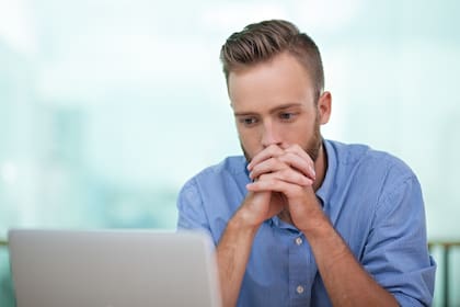 El Uscis cobrará una nueva tarifa anual a los solicitantes de asilo
