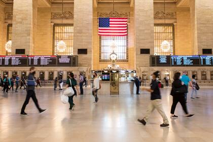 El Uscis detalló los papeles a presentar al salir y regresar en EE.UU.