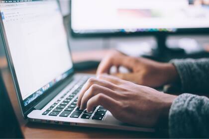 El Uscis informó que le dará mantenimiento a su página web y eso podría afectar algunos procesos