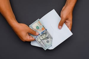 En qué casos el Uscis puede quedarse con el dinero de un trámite migratorio