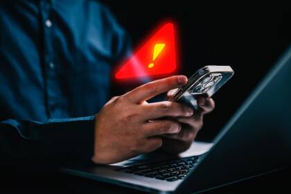 El Uscis recomendó actualizar la listas de contactos e ignorar los mensajes del antiguo o de otros números para evitar fraudes