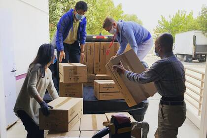 El Uscis señala que los extranjeros deben notificar dentro de diez días a partir de la fecha de mudanza y proporcionar cualquier información adicional