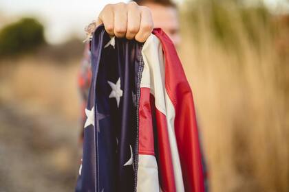 El Uscis suspendería la aprobación de tarjetas de residencia y requeriría una nueva entrevista a los refugiados admitidos entre el 20 de enero de 2021 y el 20 de febrero de 2025