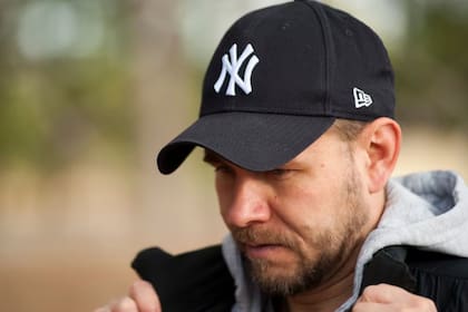 El uso de gorras puede responder a una necesidad de expresar la individualidad y afirmar la identidad personal