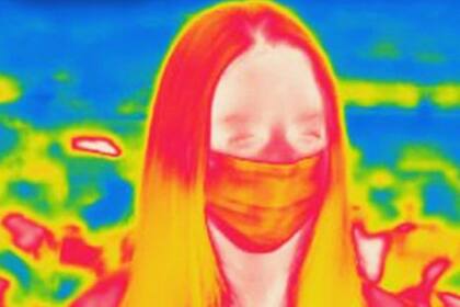 El uso de mascarilla facial puede afectar la medición, por eso lo importante es registrar la temperatura en la frente