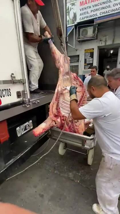 El uso de medios mecánicos para la media res que destaca Camya