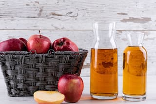 Rociar vinagre en la entrada de una casa: para qué sirve y por qué recomiendan hacerlo