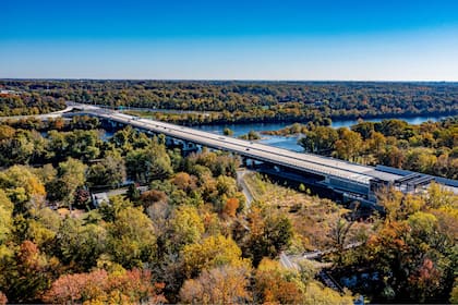 El uso del pase electrónico reduce tiempos de viaje, consumo de combustible y emisiones, además de simplificar el tránsito en los cruces con mayor circulación