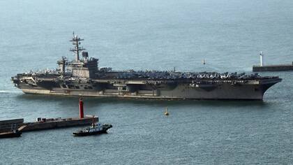 El USS Carl Vinson, un portaaviones nuclear de EE.UU. que suma tensión al conflicto entre Corea del Sur y Norcorea