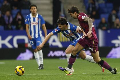 El Valladolid perdió contra el Espanyol en la jornada 20 y cayó al último puesto de la tabla de La Liga de España (Quique García/EFE)