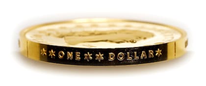 El valor nominal de la pieza aparece en el borde