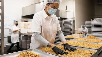El valor nutricional de la granola se puede mejorar añadiendo nueces y yogur extra