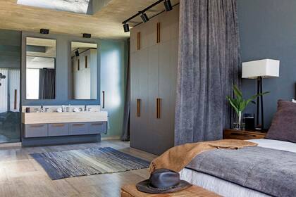 El vanitory tiene mesadas de travertino, dos bachas in situ (Casa Bonacina) y grifería ‘Dominic Lever’ de FV.