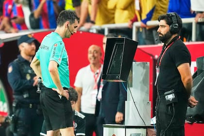 El VAR tendría injerencia en más decisiones del juego