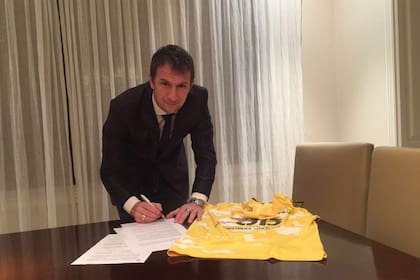 El Vasco Arruabarrena firma su nuevo contrato con el Al Wasl