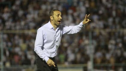 El Vasco deja su cargo como DT de Atlético