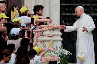 El Vaticano envía nuevas señales de apertura, pero limita el acercamiento a católicos LGBTQ+
