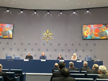 El Vaticano presentó "Una caro", un documento para la Doctrina de la Fe que reafirma el valor de la monogamia