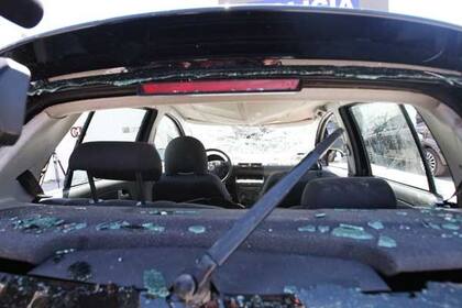 El vehículo en el que se trasladaban los jóvenes fallecidos