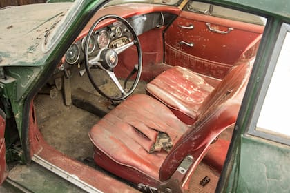 El vehículo fue entregado originalmente en Suiza y matriculado por primera vez en julio de 1963
