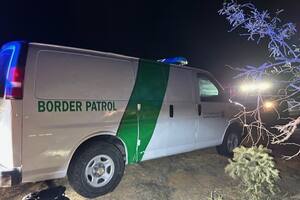 Intentaron cruzar la frontera de EE.UU. en una camioneta falsa de la Patrulla Fronteriza