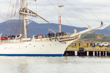 El velero noruego Statsraad Lehmkuhl arribó hoy a la ciudad de Ushuaia, en Tierra del Fuego