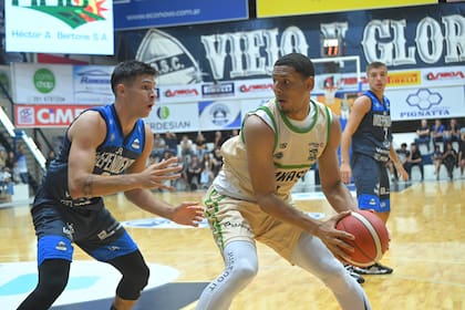 El venezolano Anyelo Cisneros es uno de los seis extranjeros que tuvo Gimnasia, de Comodoro Rivadavia, el club más abierto a los foráneos en el cierre del tramo regular de la Liga.