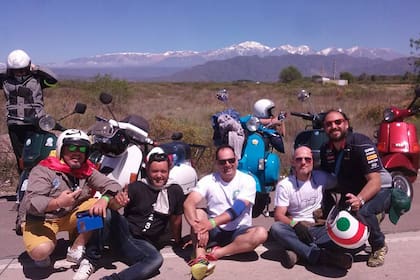 El Vespa Club de La Plata lleva su pasión por todo el país