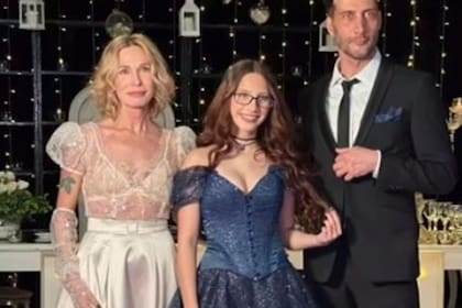 El vestido blanco de Gloria Carrá en la fiesta de 15 de su hija Amelia