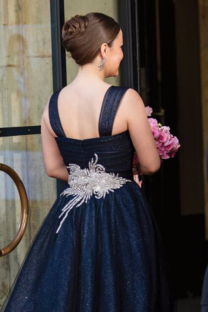 El vestido de la princesa se destacó por su detalle de pedrería
brillante en su parte posterior.