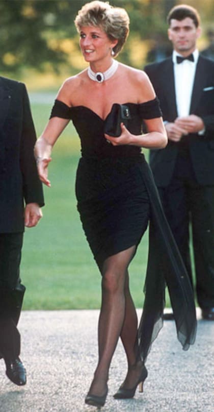 El llamado "vestido de la venganza" utilizado por Lady Di en los años 90