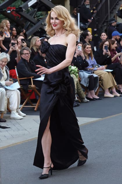 El vestido fue creado por el modisto Matthieu Blazy